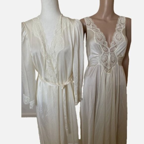 OLGA Ivory Large Nightgown 92280 and Medium Robe 94280 Peignoir Set - Excellent - Picture 1 of 7